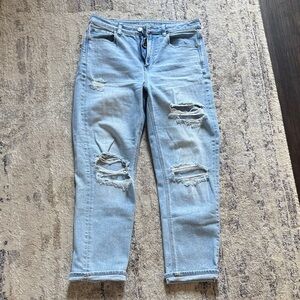 American Eagle Light Wash Distressed Ripped Capri Jeans